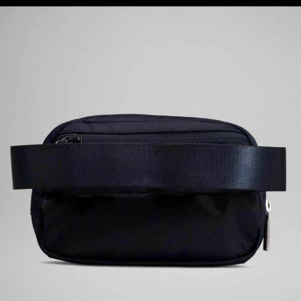 NWT 🍋 Lululemon 🍋Everywhere Belt Bag Navy True! Rare Color - Picture 2 of 6